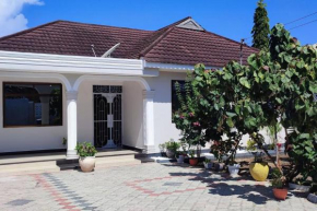 House with parking space in Dar es Salaam